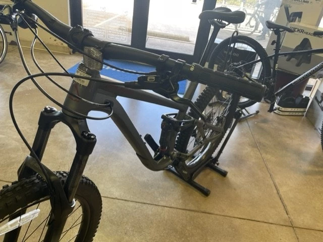 Fuji Auric 1.5 - 27.5 - Satin Hazy Silver 2022 4 Fuji Auric 1.5 - 27.5 - Satin Hazy Silver 2022 - Image 2