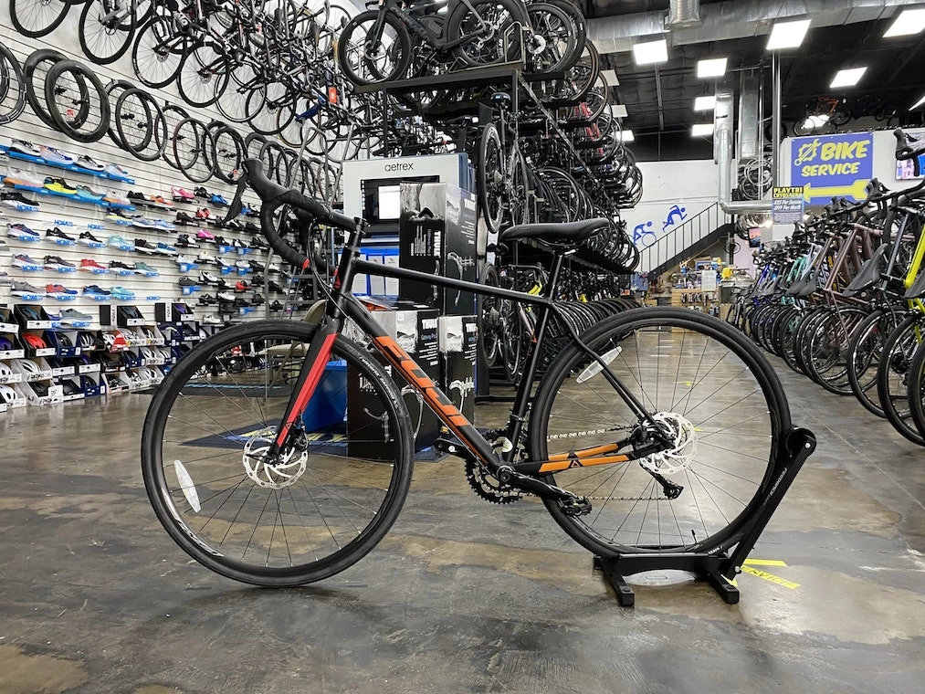 Fuji Sportif 1.9 Disc Shimano Claris - Satin Black 2020 7 Fuji Sportif 1.9 Disc Shimano Claris - Satin Black 2020 - Image 5