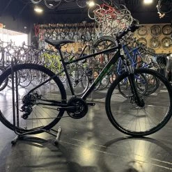 Fuji Traverse 1.7 Disc Shimano Tourney - Satin Black/Green 2022