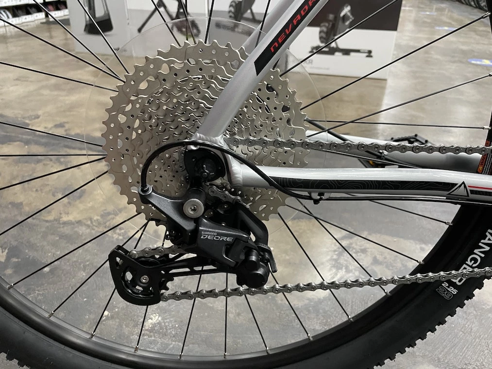 Fuji Nevada 1.3 Shimano Deore - Satin Silver 2022 6 Fuji Nevada 1.3 Shimano Deore - Satin Silver 2022 - Image 4