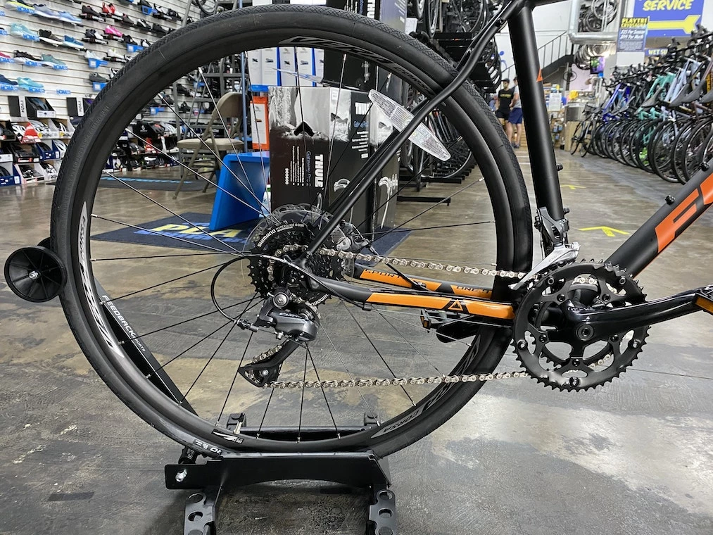 Fuji Sportif 1.9 Disc Shimano Claris - Satin Black 2020 11 Fuji Sportif 1.9 Disc Shimano Claris - Satin Black 2020 - Image 9