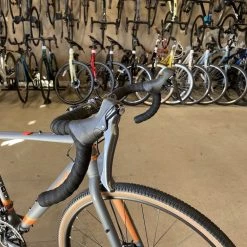 Fuji Jari 2.5 Disc Shimano Claris - Satin Iron 2022 -Fuji Sales Store Ojhu8 LSE9rrBulUrnjv88OQ