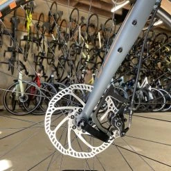 Fuji Jari 2.5 Disc Shimano Claris - Satin Iron 2022 -Fuji Sales Store SyZWmVYxtMSwOOT8jxCpFhTzY