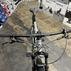 Fuji Nevada 1.3 Shimano Deore - Satin Silver 2022 27 Fuji Nevada 1.3 Shimano Deore - Satin Silver 2022 -Fuji Sales Store UyS06Y07tZ0gRbrNzNAbAL XU