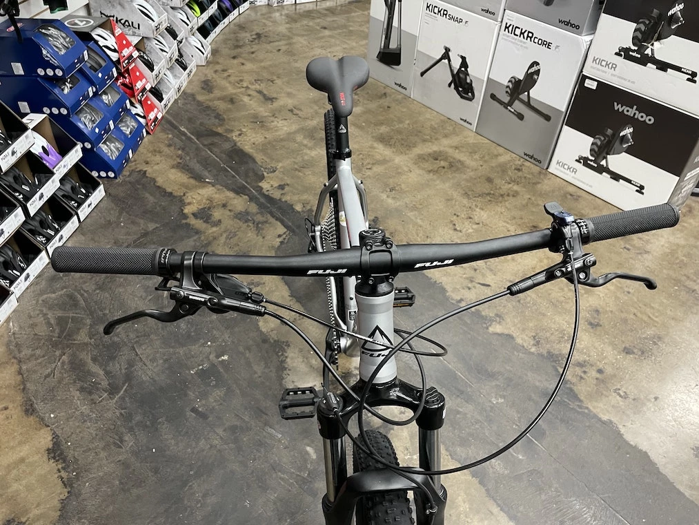 Fuji Nevada 1.3 Shimano Deore - Satin Silver 2022 13 Fuji Nevada 1.3 Shimano Deore - Satin Silver 2022 - Image 11