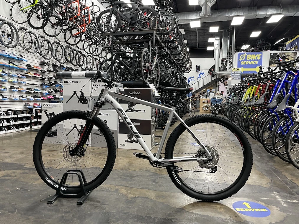 Fuji Nevada 1.3 Shimano Deore - Satin Silver 2022 17 Fuji Nevada 1.3 Shimano Deore - Satin Silver 2022 - Image 15