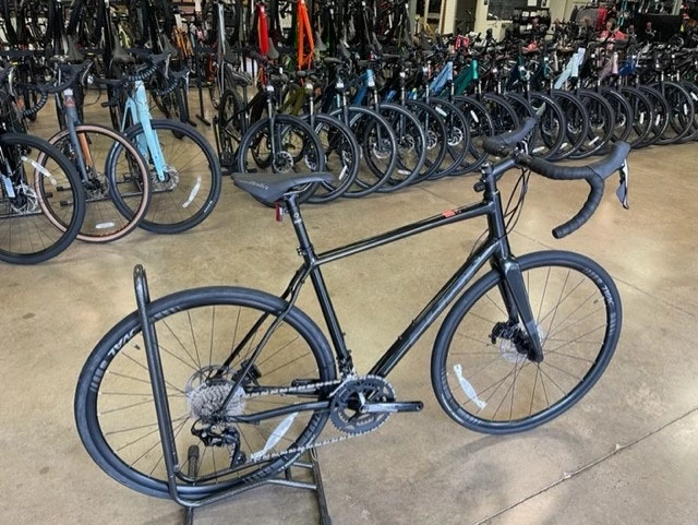 Fuji Sportif 1.1 Shimano 105 - Pearl Black/Charcoal 2022 15 Fuji Sportif 1.1 Shimano 105 - Pearl Black/Charcoal 2022 - Image 13