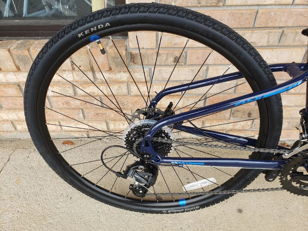 Fuji Traverse 1.5 Blue Hybrid/Gravel Bike 2022 7 Fuji Traverse 1.5 Blue Hybrid/Gravel Bike 2022 - Image 5