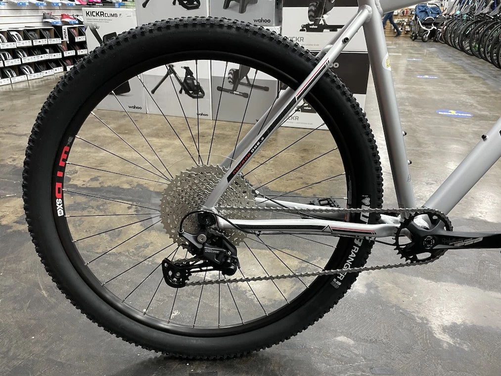 Fuji Nevada 1.3 Shimano Deore - Satin Silver 2022 10 Fuji Nevada 1.3 Shimano Deore - Satin Silver 2022 - Image 8