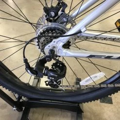 Fuji Adventure 27.5 Disc - Satin Silver 2022 13 Fuji Adventure 27.5 Disc - Satin Silver 2022 -Fuji Sales Store oed74zWQupasGHy5eBwJbyPBc