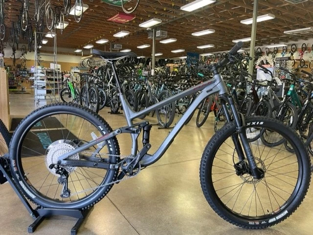 Fuji Auric 1.5 - 27.5 - Satin Hazy Silver 2022 3 Fuji Auric 1.5 - 27.5 - Satin Hazy Silver 2022