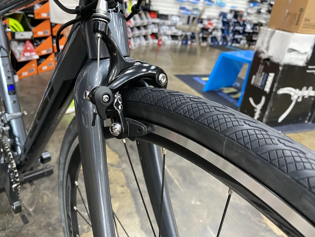 Fuji Sportif 2.3 Shimano Claris - Storm Silver 2020 8 Fuji Sportif 2.3 Shimano Claris - Storm Silver 2020 - Image 6